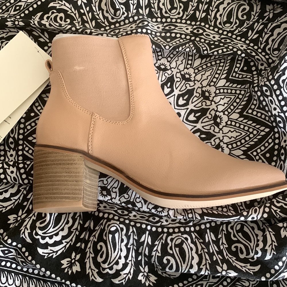 Amazon Essentials Boots - Picture 5 of 9
